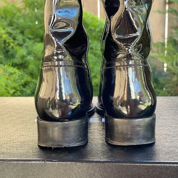 SOLD!!!! Authentic Chanel Interlocking CC Patent Leather Boots Size 37 C - Picture 8 of 15